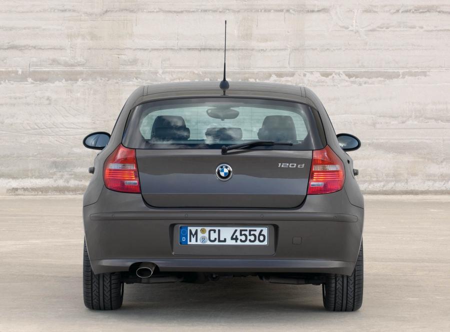  BMW 1-Series 5-Door 2005 года  (фото 12 из 187)